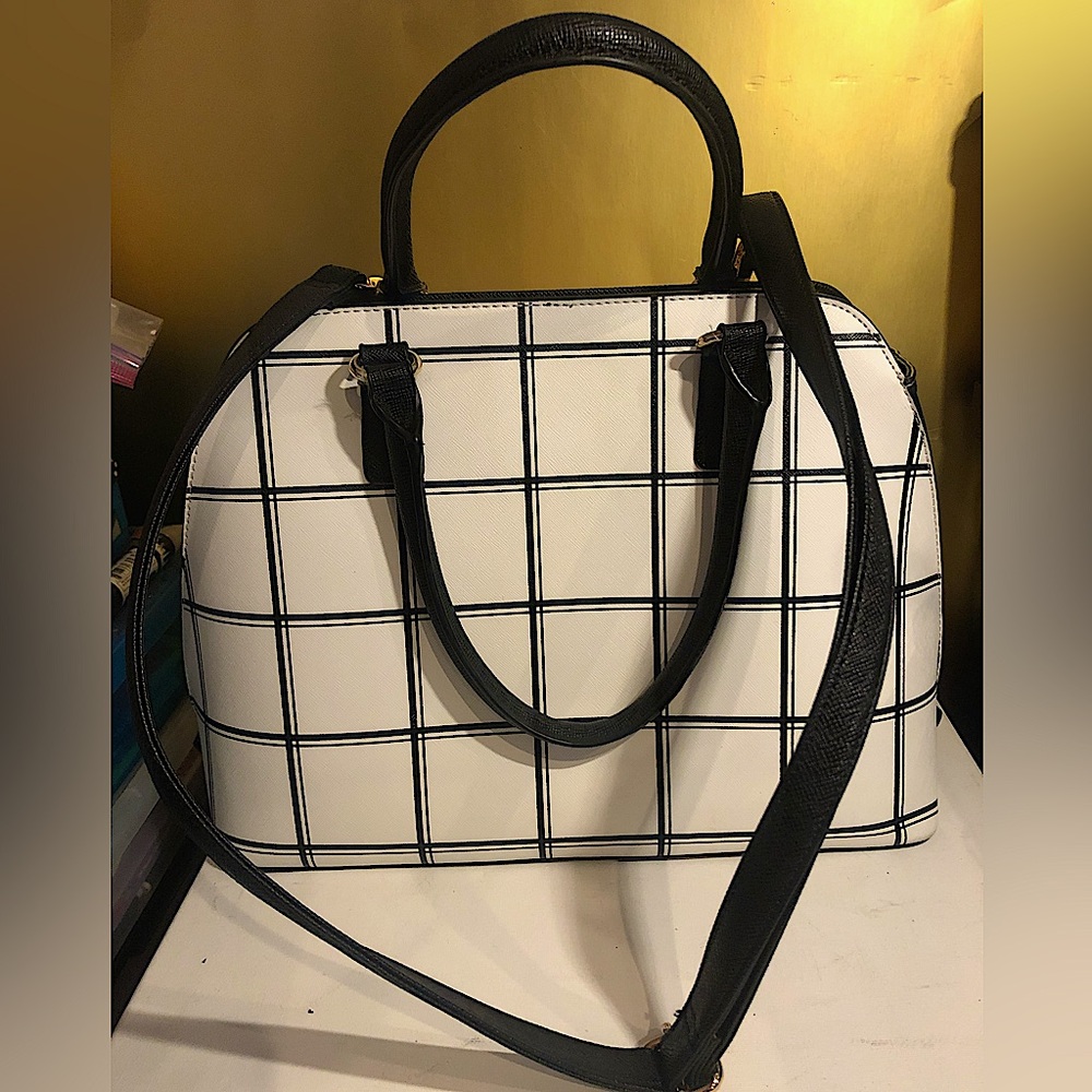 Vintage classic black & white Aldo Purse tote over shoulder bag unique design